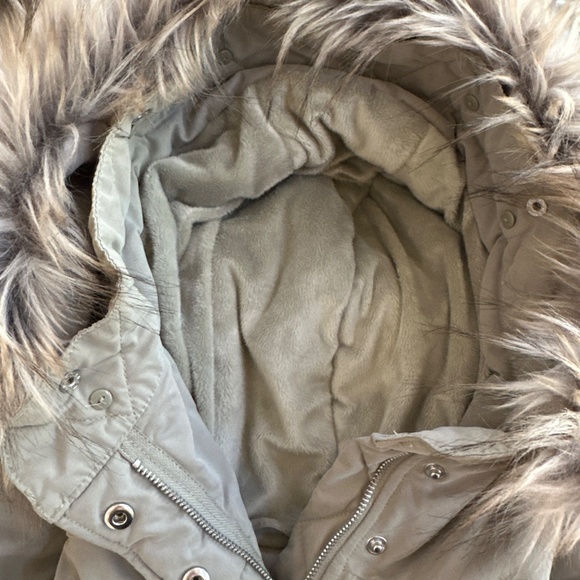 H&M Winter Coat Cozy Parka With Faux Fur Hood Pockets Sage Green Women's Sz M - Picture 7 of 11